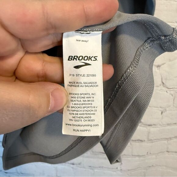 Brooks 10 Mile Marathon Long sleeve shirt size Large - Picture 4 of 5